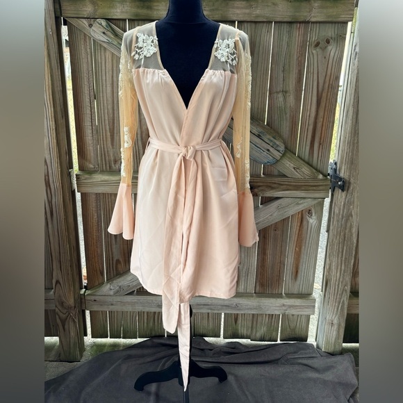 Robed with Love Hildy Pink Satin Bridesmaid Robe Floral Embroidered Details M - Picture 1 of 15